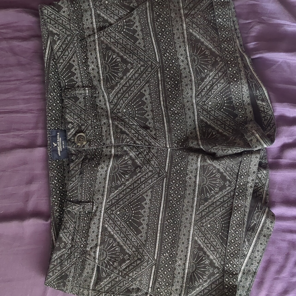 American Eagle Aztec Print Black & White Shorts – Size 12
